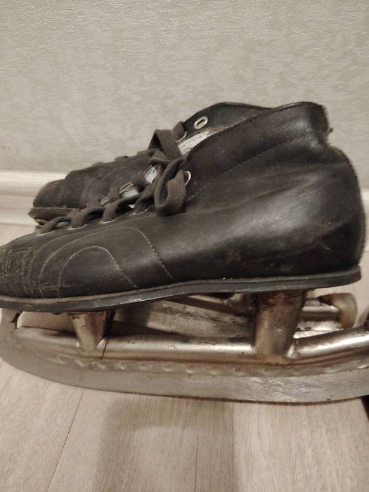 Продам коньки фигурные