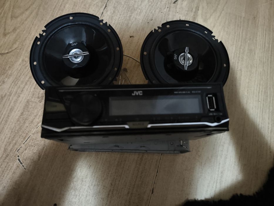 Vând casetofon jvc + boxe