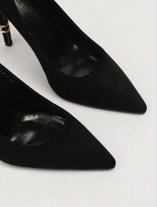 Pantofi negri cu model auriu pe toc