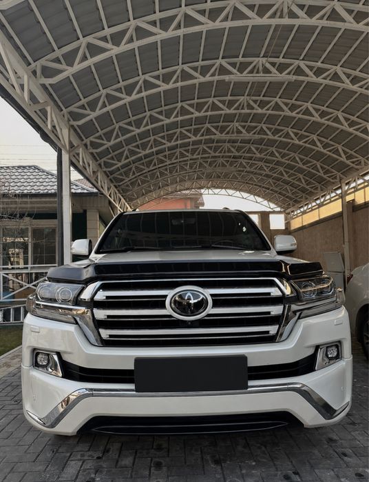 Бампер оригинал на Land cruiser 200