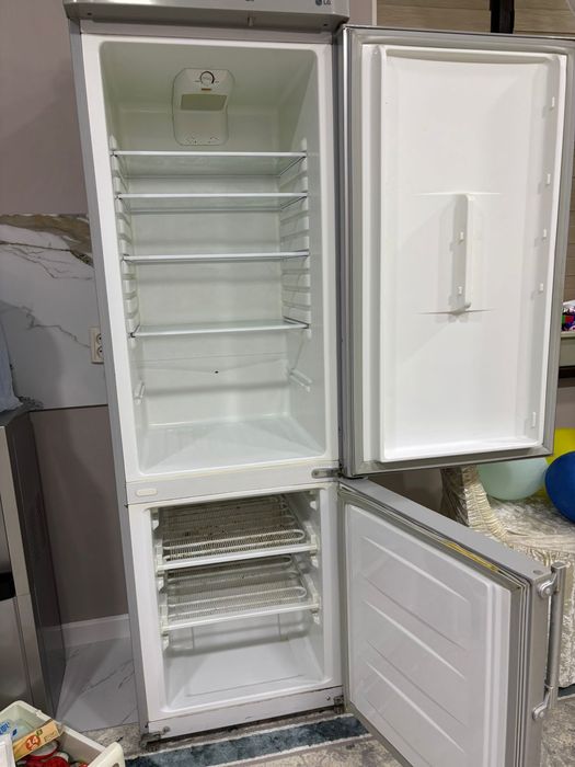 Продам Холодильник LG