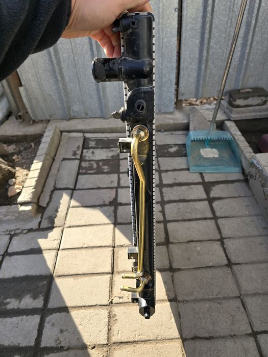 Радиатор от Тойота карина Е