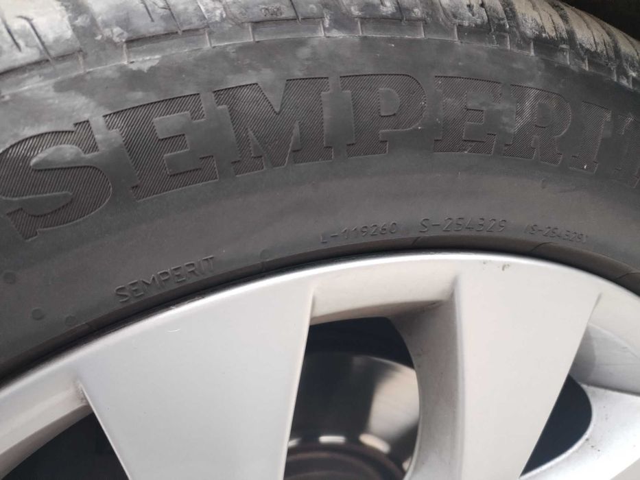 2 броя летни гуми 245/45 R18 Semperit