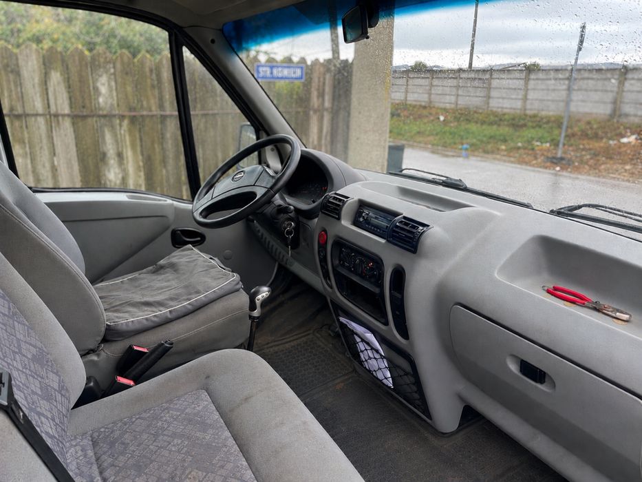 Vand sau schimb opel movano