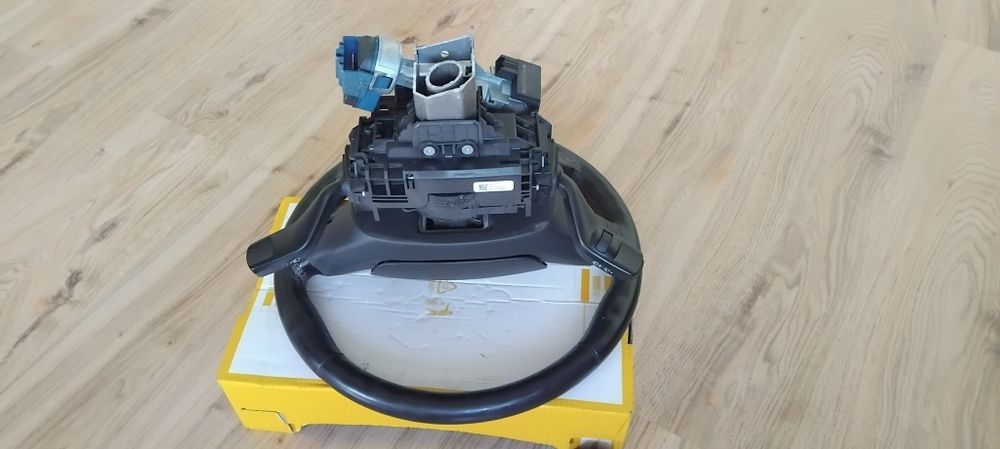 Продавам мултифункционален волан с аербег airbag и лентов кабел + лост