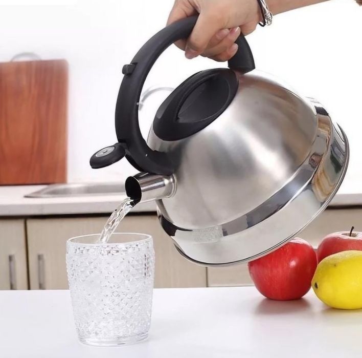 Продам чайник металлический.