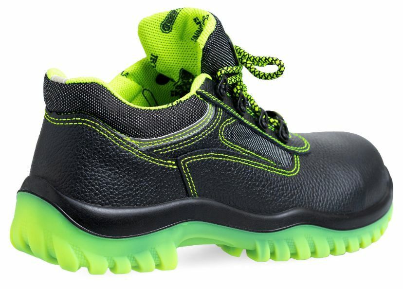 Продаю спец ботинку