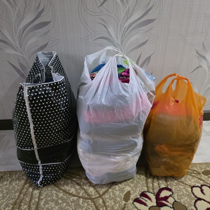 Продам три пакета вещей, размер 44