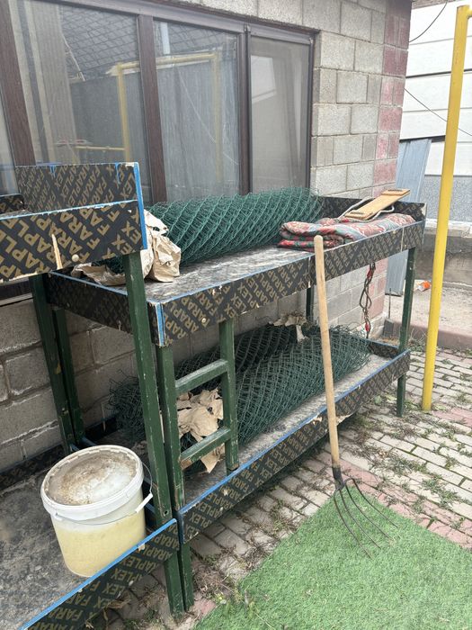 Двухъярусная металлическая кровать