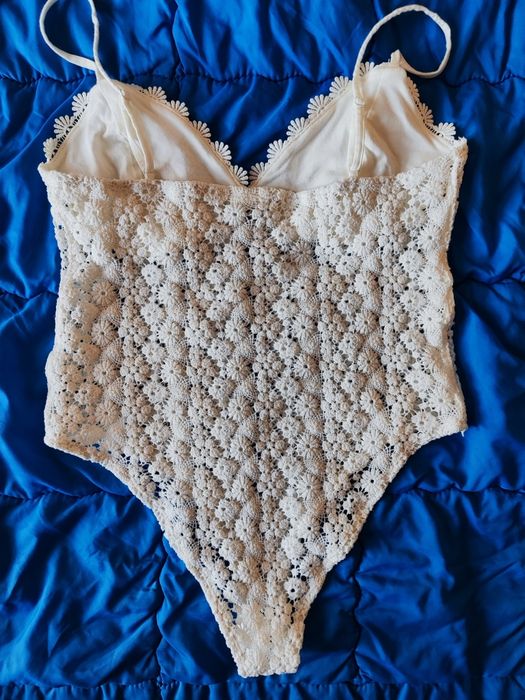 Бяло дантелено боди H&M