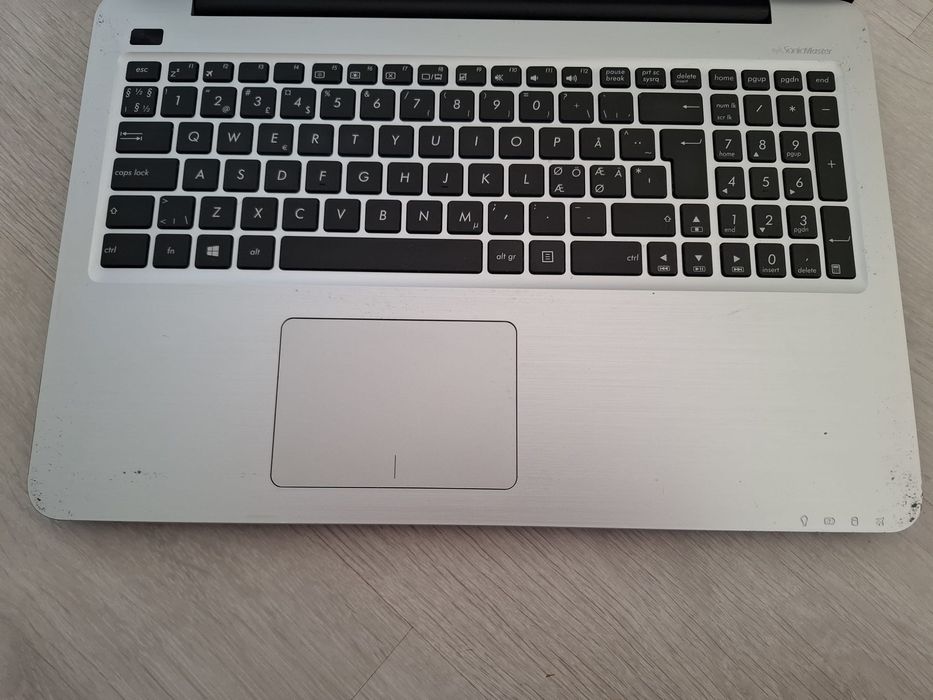 Laptop Asus R558u I5 2 h baterie