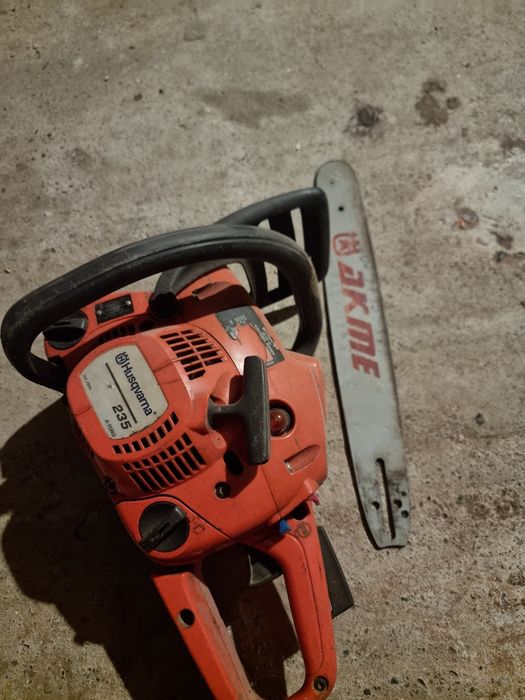 Vând drujba husqvarna