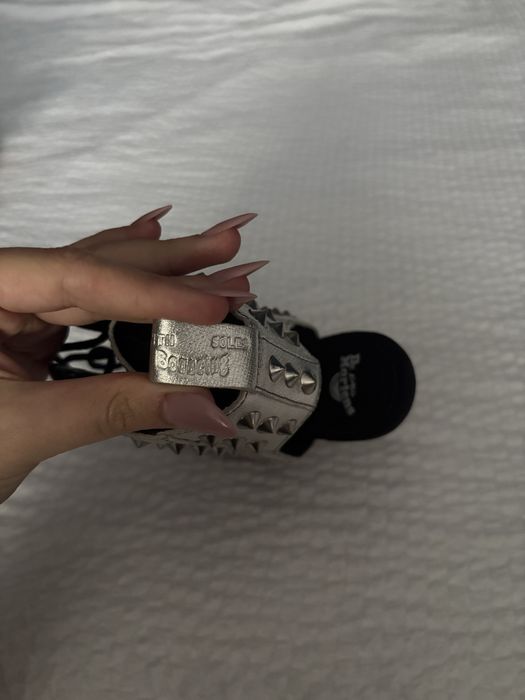 Токчета Dr. Martens Yasmin Spike Studded чисто нови неносени,но без кутия купувани от америка. Размер 37.