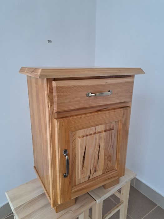 Noptieră lemn masiv (cireș)