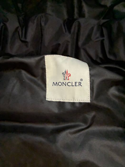 Черно яке Moncler