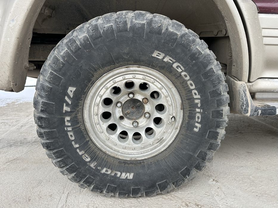 Продам грязевые шины 33 12,5 15