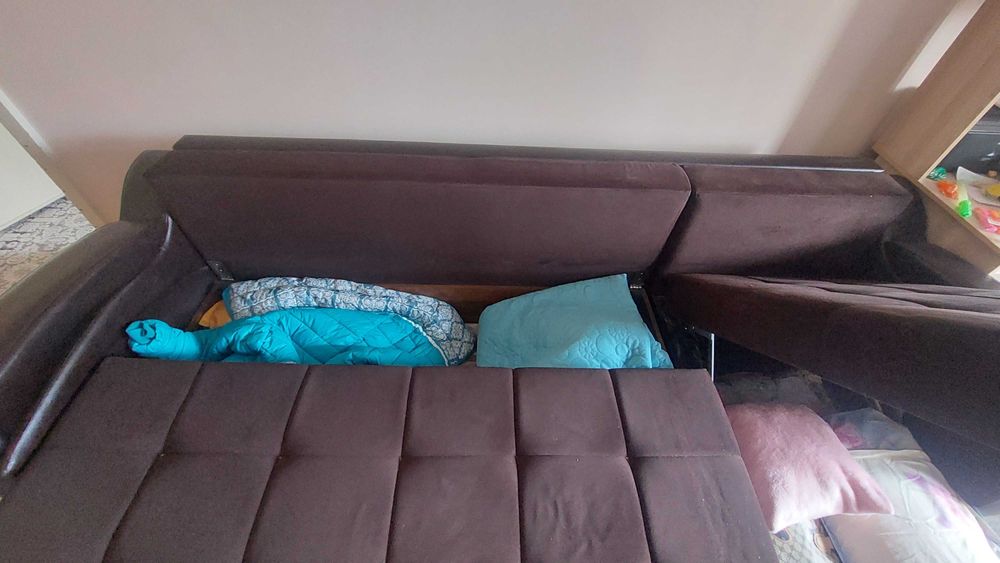 Диван с комодом можно как спальни