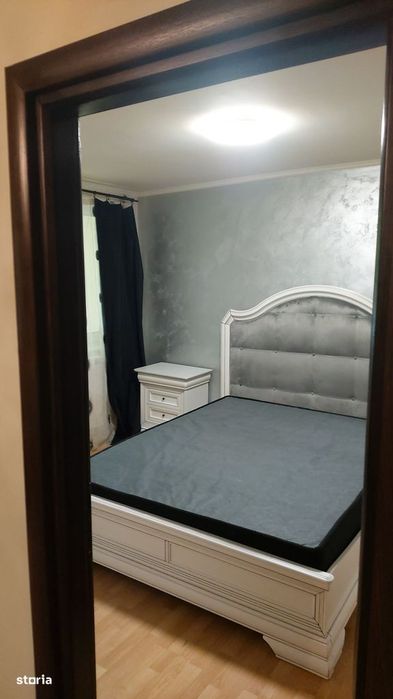 Central-Liceul Petru R.-Apartament 3 camere, mobilat, centrala,350euro