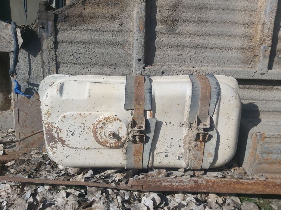 Продам бензобак уаз