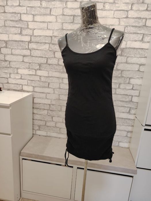 Продам платья ежедневные, вечерние