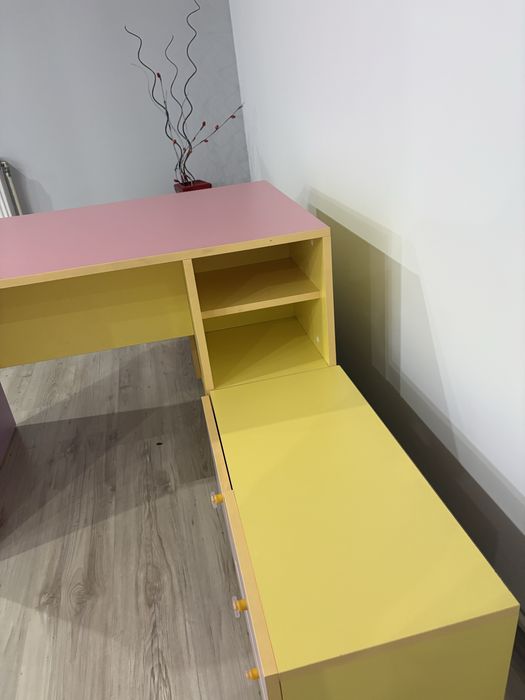 Детско бюро с две шкафчета