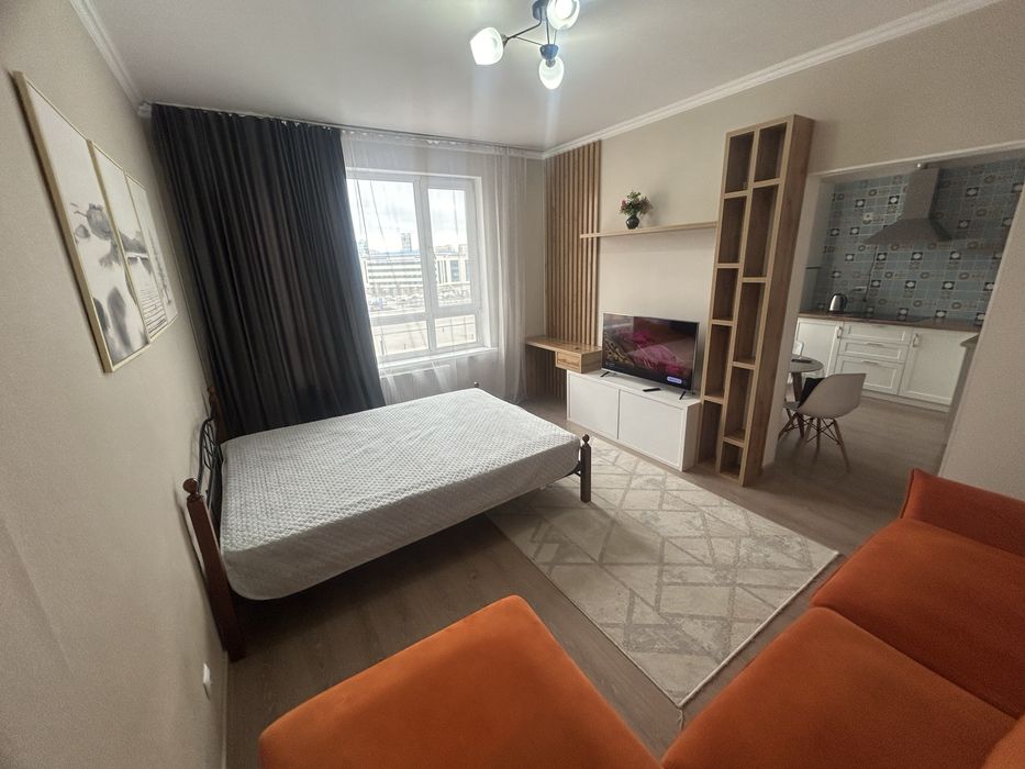 Левый берег. Хан шатыр. Медцентры.