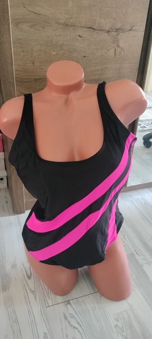 Vând Costum baie