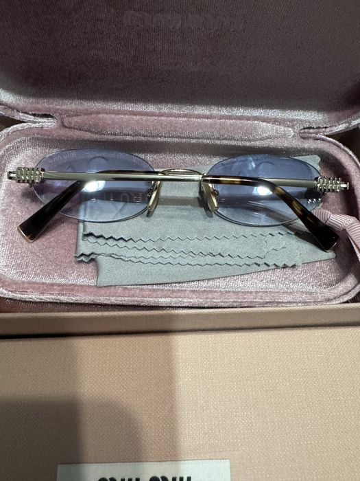 Дамски слънчеви очила MIU MIU