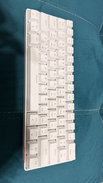 Продам клавиатуру