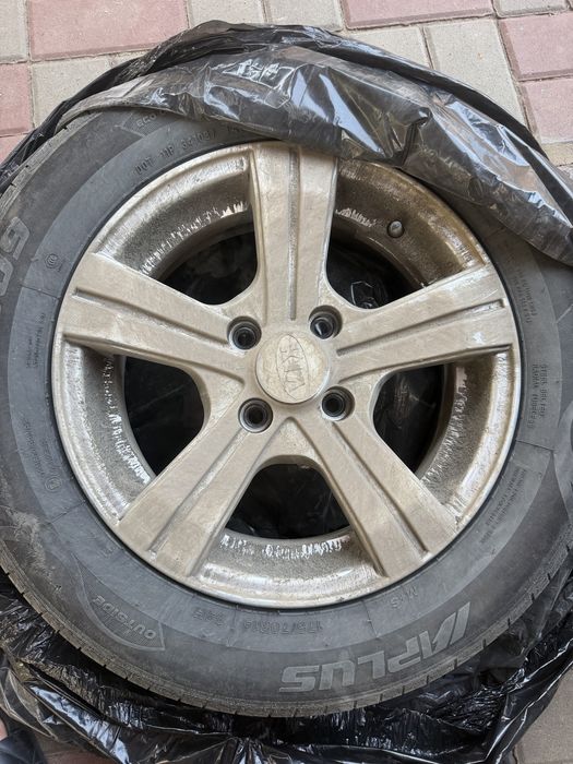 На КИА .Продам шины с дисками 4 штуки