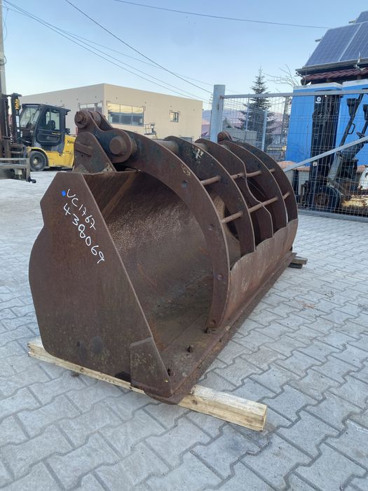 Cupa  tip crocodil pentru Jcb 3CX