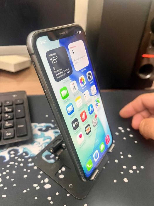 Телефон IPhone 11 64 GB