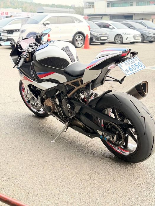 BMW S 1000RR
2021
26.000km
17.000$