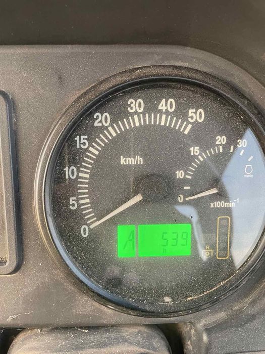 Продавам трактор