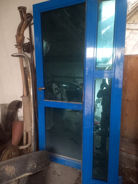 Продам двери алюминий