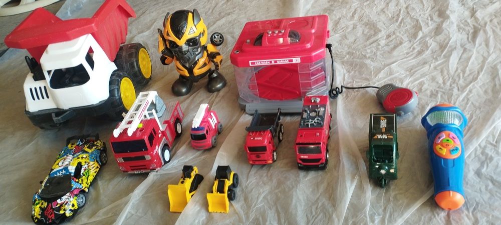 Продам игрушку Робот