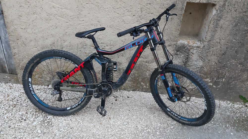 Giant glory 2 downhill