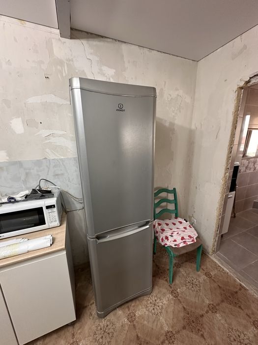 Холодильник Indesit