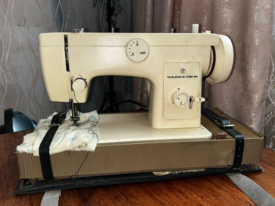 Продам швейную машинку