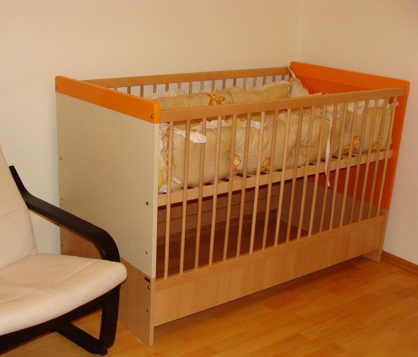 Mobilier camera bebe fete sau baieti. Dulap. Pat. Masa schimb.