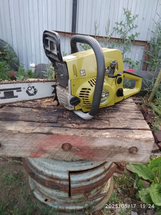 Бензопила.              .