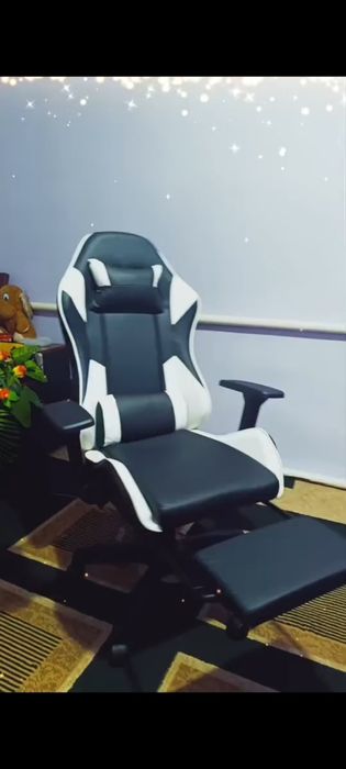 Gaming kreslo / Oʻyin stuli