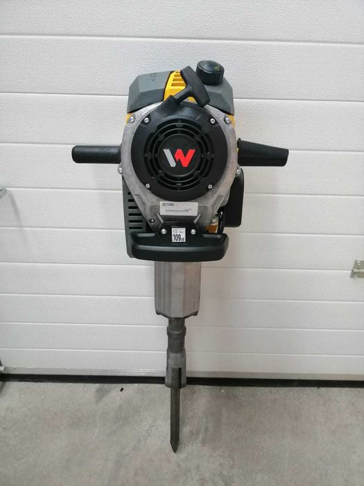 Picamer pe benzina Wacker Neuson BH55