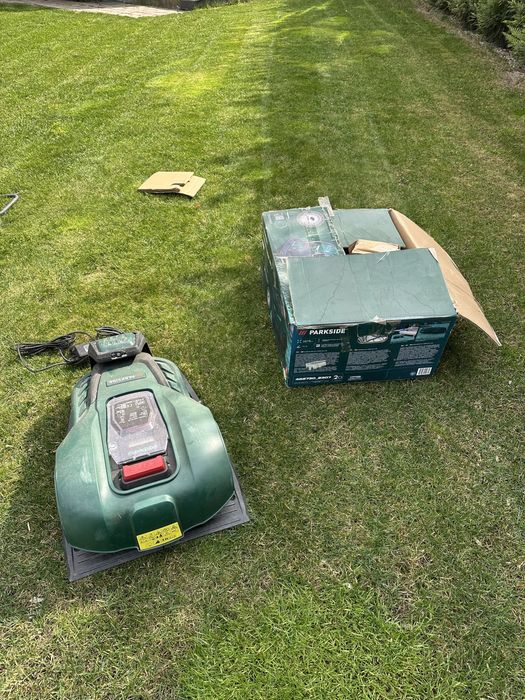 Robot pentru tuns gazonul