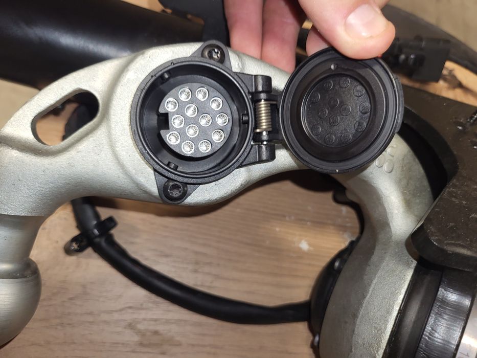 Carlig de remorcare BMW X1 U11  rabatabil, complet.