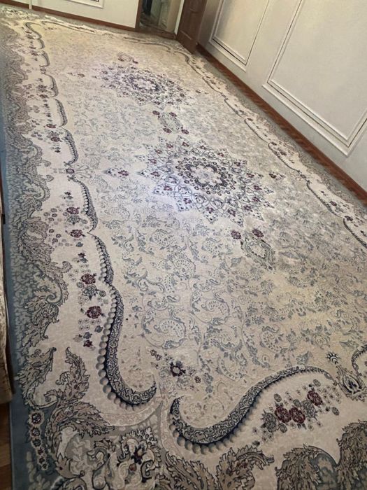 Ковер в отличном состояний