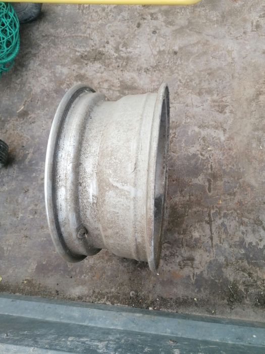 Jante aliaj R14 

Vând set jante aliaj R14, 4 prezoane.
Stare bună, urme normale de utilizare.
Fără anvelope.
