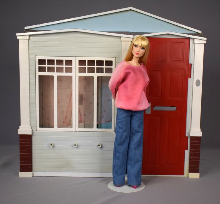 Дом Totally Real для кукол Барби (1)