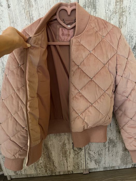 Розово, зимно  яке GUESS