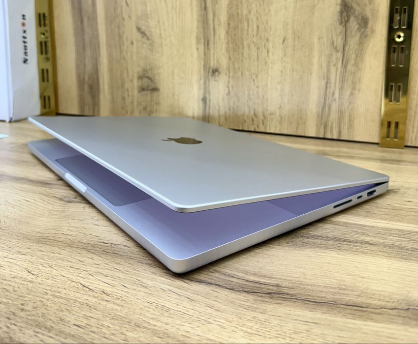 MacBook Pro M2 Pro 16” 16/512GB Silver • 98% Battery • 39 Cycle